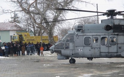 Eskişehir de Kara Saplanan Ambulansın İmdadına  Büyükşehir Ekipleri Yetişti