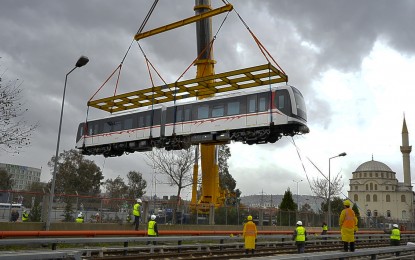 Okyanusları Aşıp Geldiler  İşte İzmir’in Yeni Vagonları