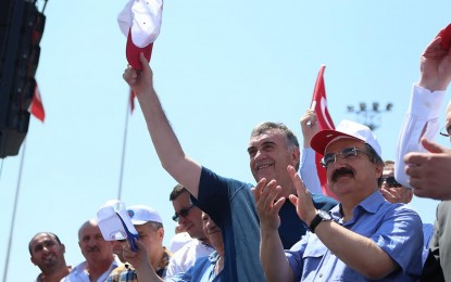 Sakarya Darbecilere Demokrasi Dersi Verdi