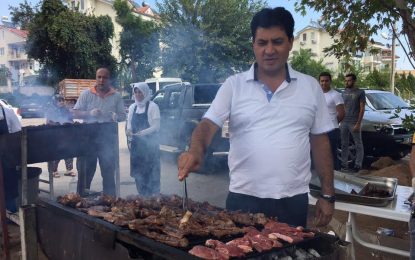 Başkan Gül İşçileri İle Bayramlaşarak Birlikte Yemek Yedi