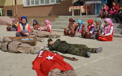 Tekelerli minikler, Çanakkale Zaferi’ni canlandırdı