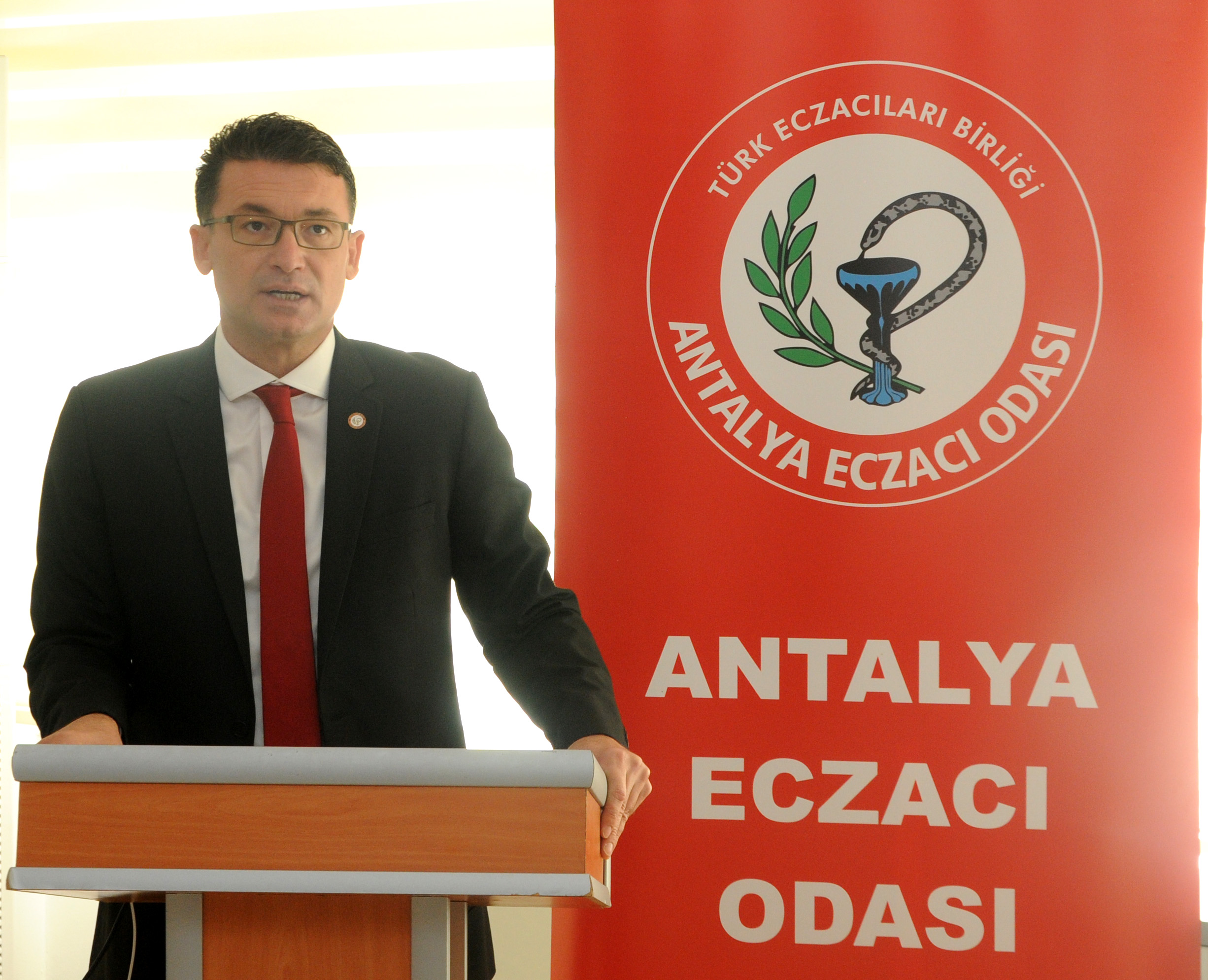 Antalya Eczacı Odası Yönetim Kurulu Başkanı Ecz. Tolgar AKKUŞ