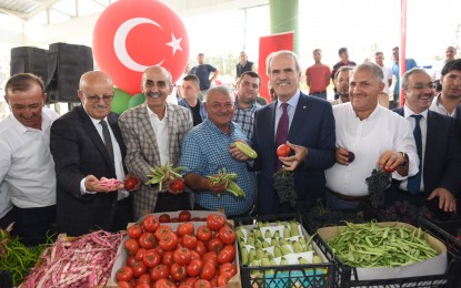 Büyükşehir İznikli üreticinin de yanında